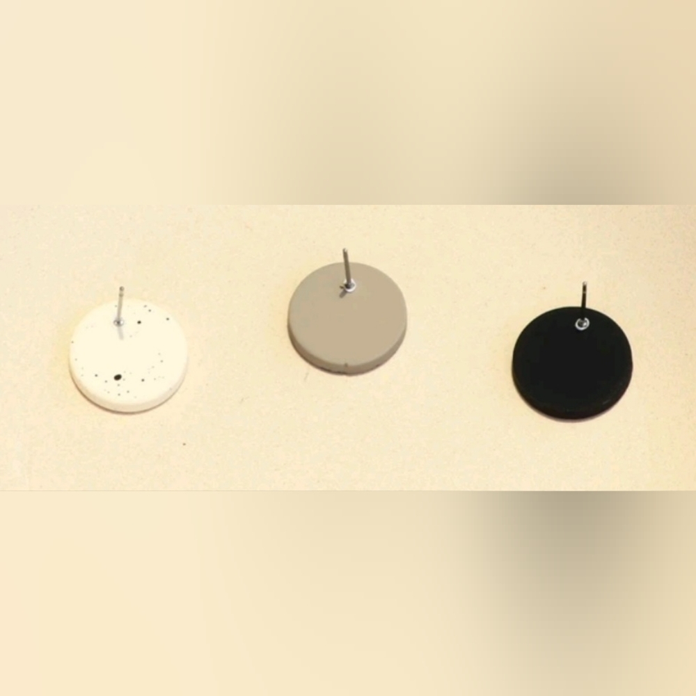 AR Clay Stud Earrings NEW - Picture 2 of 2